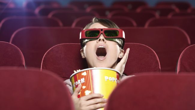 Banyak cara mengisi liburan akhir pekan. Salah satunya, menonton film di bioskop. Sederet judul produksi lokal dan internasional saat ini tayang berbarengan.