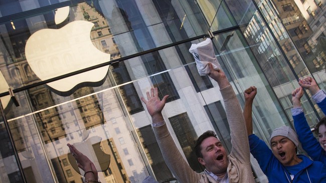 Apple diam-diam telah merekrut sejumlah insinyur ahli membuat baterai mobil listrik dan telah mengajukan banyak aplikasi paten terkait teknologi tersebut.