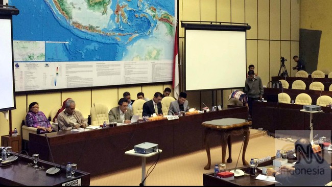 Saat Rapat Dengar Pendapat di DPR, Komisi II meminta pemerintah untuk tidak memangkas anggaran KPU dan Bawaslu menjelang Pemilihan Kepala Daerah 2017.