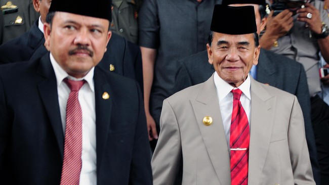 Duit&nbsp;Dollar Singapura dan Rupiah yang ditemukan KPK ternyata sebagai suap izin alih fungsi hutan di Riau. Dua tas koper menjadi tempat penyimpanannya.