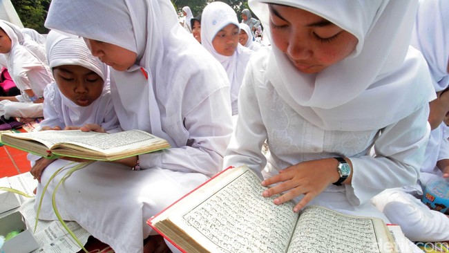 DPR ketok palu revisi UU Perlindungan Anak Kamis (25/09) kemarin. Namun, pakar menilai produk hukum yang mengatur perlindungan anak masih tumpang tindih