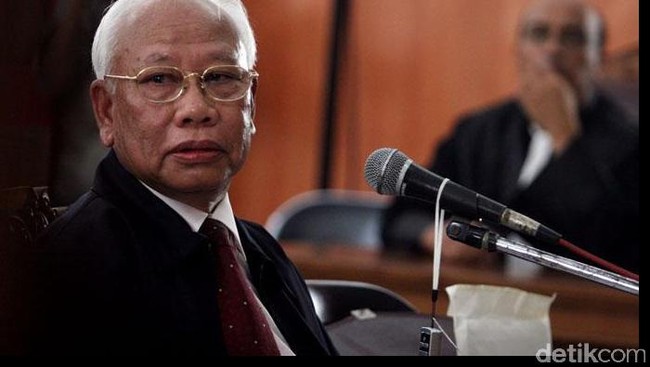 Mantan Ketua MA, Bagir Manan, menilai MA harus menindak tegas putusan hakim praperadilan Komjen Budi Gunawan, Sarpin Rizaldi.