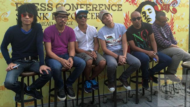Kreativitas Slank seakan tidak ada habisnya. Grup band kelahiran Gang Potlot itu baru saja meluncurkan lagu terbaru berjudul Indonesia WOW.