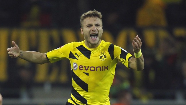 Perseteruan tak selamanya soal saling menghancurkan. Dua raksasa sepak bola Jerman, Bayern Munich dan Borrusia Dortmund, membuktikan hal tersebut.