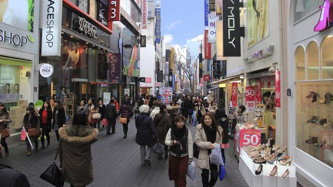 Korea Selatan tidak hanya populer dengan budaya K-Pop.&nbsp;Keragaman Korsel&nbsp;sebagai destinasi belanja menjadi tujuan wisata bidikan para pelancong.