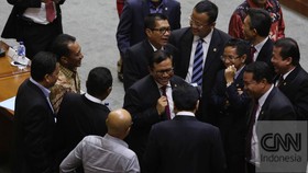 Saling Bajak Politikus 'Kutu Loncat' untuk Tim Sukses Capres