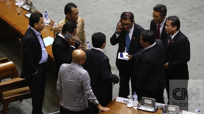 Lobi ini amat menentukan nasib Randangan Undang-Undang Pemilihan Kepala Daerah. Komunikasi antara PDIP dan Demokrat paling disoroti.