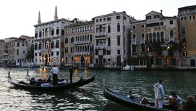 Turis Venesia Nyaris Tabrak Pejalan Kaki karena Aplikasi Peta