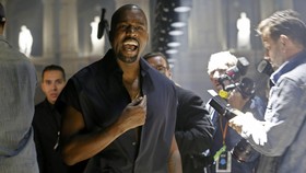 Kanye West Pamer Selebriti Bugil di Video Musik 'Famous'