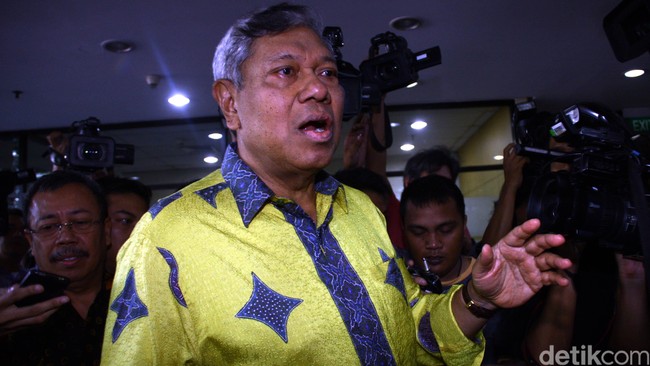 Bekas politikus Partai Hanura, Bambang W Soeharto&nbsp;akan menjalani pemeriksaan terkait kasus dugaan suap yang turut menjerat Kepala Kejaksaan Negeri Praya.