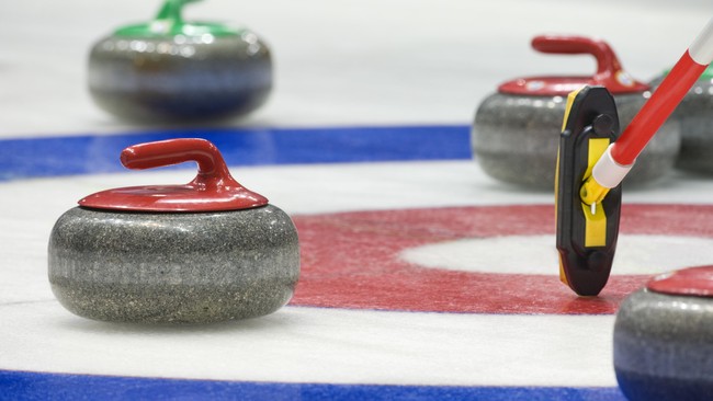 Dari beberapa&nbsp;banyak cabang yang pertandingkan dalam gelaran Olimpiade Musim Dingin, nama curling berada pada peringkat paling atas terkait jenis olahraga teraneh.