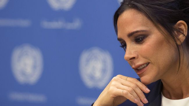 Victoria Beckham memikat banyak perhatian netizen. Belakangan ini penampilannya menjadi viral karena terlihat 'lezat'.