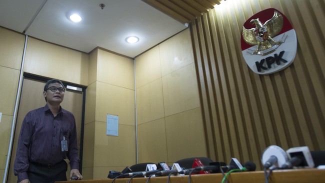 Usulan revisi UU KPK disebut berasal dari pemerintah yang kemudian mengurungkan niatnya. Pemerintah dituduh balik badan dan mencemarkan nama DPR.