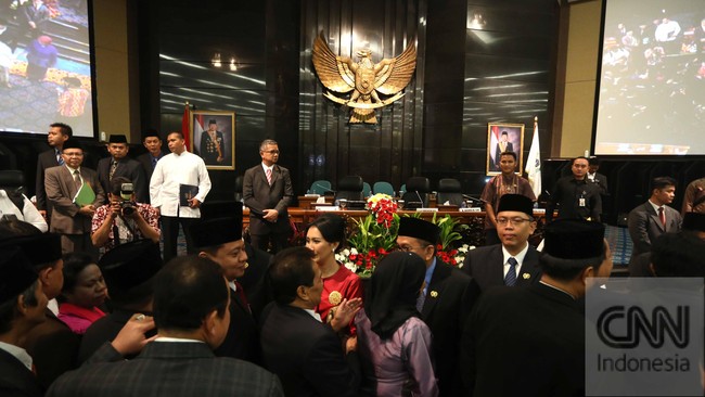 Pansus Aset meminta Anies menyebut secara detail nama mal yang dibangun di atas lahan milik Pemerintah Provinsi DKI Jakarta.