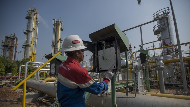 PT Pertamina mengakuisisi 30 persen kepemilikan Blok Sabah dan Sarawak di Malaysia milik Murphy Oil, perusahaan minyak asal Arkansas, Amerika Serikat. Transaksi tersebut diperkirakan mencapai US$ 2 miliar.