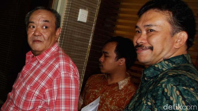 Setelah tiga kantornya digeledah oleh Komisi Pemberantasan Korupsi, hari ini Bupati Tapanuli Tengah&nbsp;kembali dipanggil penyidik&nbsp;komisi antirasuah itu.
