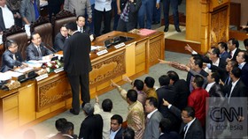 Kronik DPR: Dari Drama Tiang Listrik Hingga Peluru Nyasar