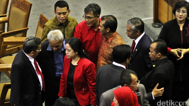 Lobi politik dan strategi PDIP kurang canggih. PAN dan PPP yang hadir di Rakernas PDIP tetap mendukung pilkada oleh DPRD.