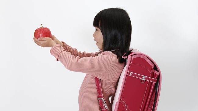 Pada awal tahun ini, aktris Zooey Deschanel menggunakan randoseru berwarna merah di New York. Popularitas randoseru meningkat karenanya.