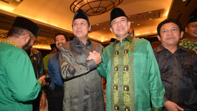 Muktamar PPP versi Suryadharma Ali sepakat mendukung dan mengangkat Djan Faridz jadi ketua umum. Ancaman Romahurmuziy tak digubris.
