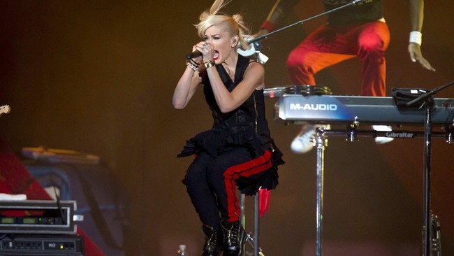 Penyanyi Gwen Stefani akan menghibur pengguna Path melalui stiker dan animasi lucu yang bisa diunduh secara gratis.