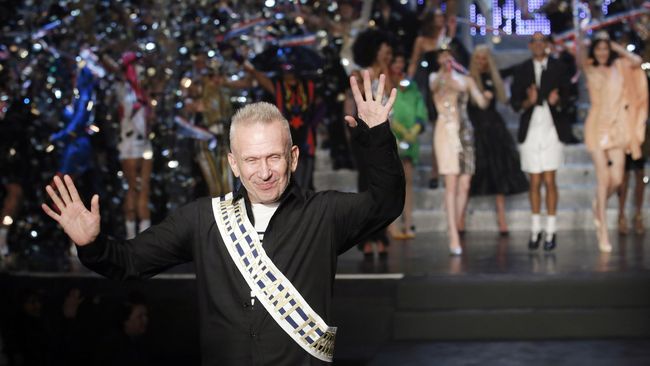 Mantan desainer Hermes, Jean Paul Gaultier didapuk menjadi salah satu anggota juri dalam kontes kecantikan Miss France 2016 mendatang.