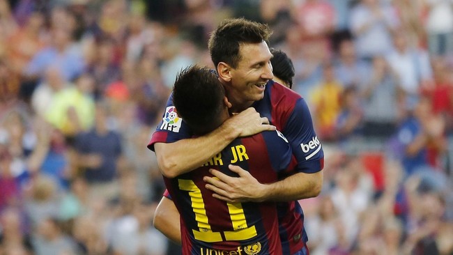 Barcelona tidak terkalahkan dalam 8 laga&nbsp;liga musim ini. Kombinasi umpan satu-dua pemain Barcelona menjadi kunci kemenangan 3-0 atas tim promosi Eibar.