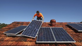 Menambang Energi Sinar Matahari Lewat Jendela