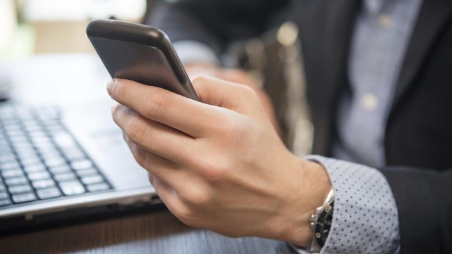 Belakangan ini, banyak orang-orang yang mengaku menderita sakit kepala, pusing, sampai iritasi kulit karena terpengaruh sinyal wi-fi.