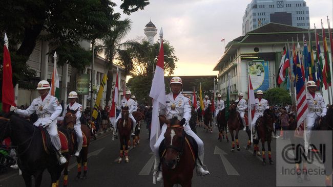27 September, Kota Bandung tampak lebih meriah dibanding hari biasanya. Kota berhawa sejuk ini rupanya sedang merayakan hari jadinya yang ke-204.