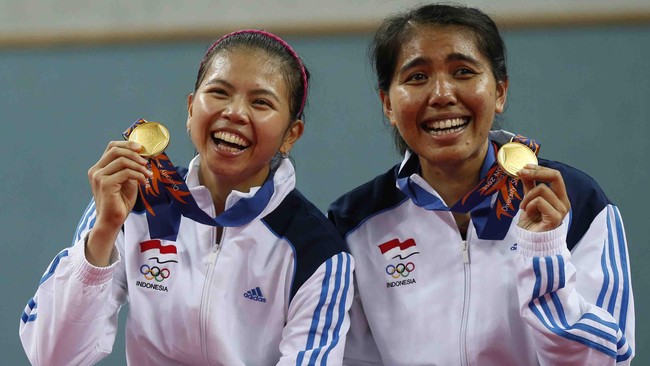 Greysia Polii/Nitya Krishinda Maheswari berhasil memastikan Indonesia merebut posisi juara grup C Piala Sudirman 2015 lewat kemenangan mereka di partai keempat.