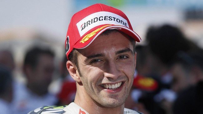 Dalam tes pramusim, pebalap Italia yang didepak dari Ducati, Andrea Iannone, secara mengejutkan berhasil tampil gemilang bersama tim barunya, Suzuki Ecstar.
