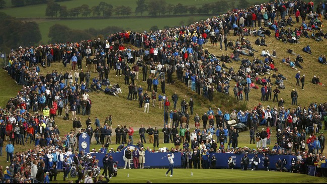 Para&nbsp;pendukung tim golf Eropa meramaikan atmosfer Piala Ryder 2014 dengan nyanyian-nyanyian khas yang kerap ditemukan dalam gelaran turnamen sepakbola.