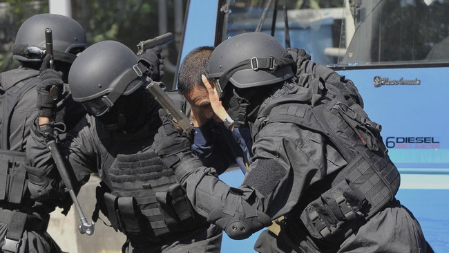 Militer Kamerun berhasil membebaskan 16 sandera, termasuk pastor Katolik Polandia Mateusz Dziedzic yang disandera oleh pemberontak dari Republik Afrika Tengah.