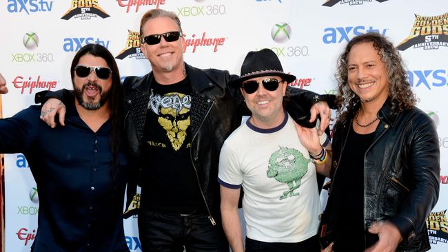 Penabuh drum Metallica, Lars Ulrich, menjelaskan dirinya adalah seorang pengagum band Oasis. Bahkan Lars dengan bangga mengatakan Oasis adalah soundtrack dari hidupnya selama 20 tahun terakhir.