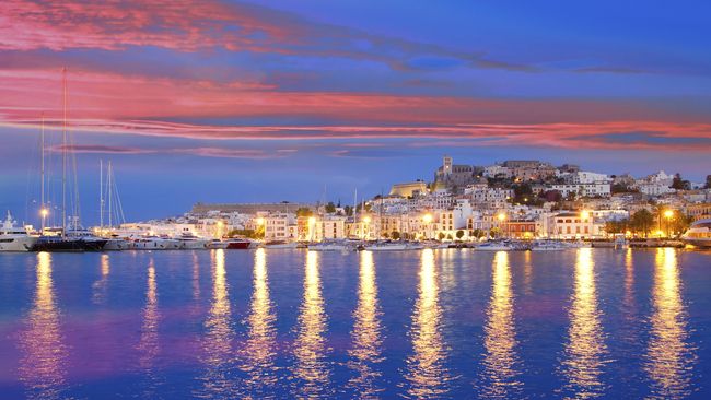Sebuah perusahaan menawarkan liburan ke vila di Ibiza atau Barbados, istana di pedesaan Prancis, serta rumah di bukit-bukit Tuscany tanpa menyewa penginapan.