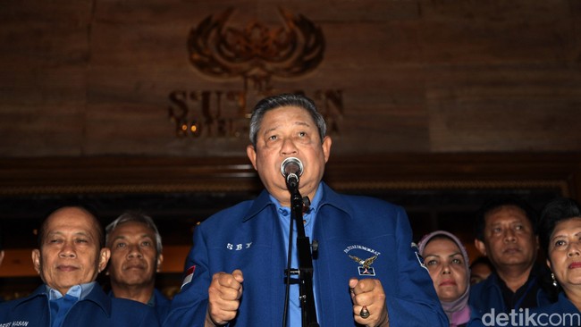 "Seharusnya seorang presiden dan ketua umum Partai Demokrat mampu memproyeksikan bahwa hal ini tidak boleh terjadi," kata Surya Paloh.