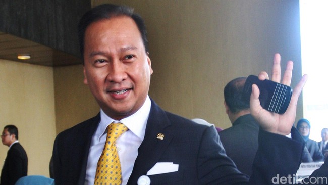 Meskipun telah dipecat oleh partainya, KPU tetap mengesahkan Agus Gumiwang dan Nusron Wahid sebagai anggota DPR RI 2014-2019
