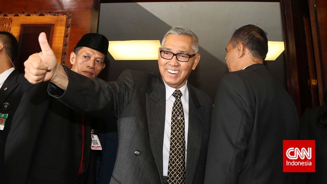 Mantan Wakil Presiden Try Sutrisno mengkritisi pembagian tugas di dalam eksekutif, terutama antara Presiden dan Wakil Presiden. 