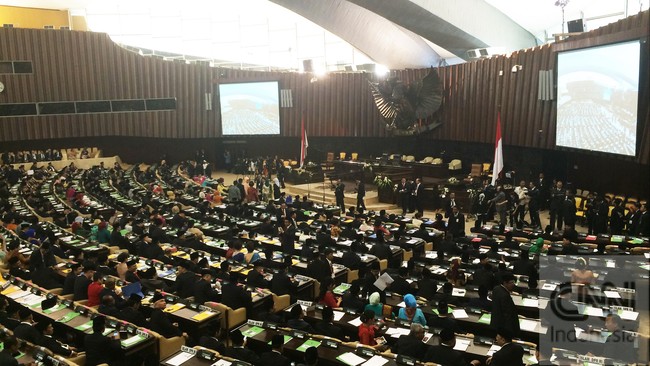 Badan Legislasi DPR menyebut telah menghasilkan sembilan UU tahun ini, dengan tiga di antaranya merupakan usulan DPR, dan lainnya usulan Pemerintah.