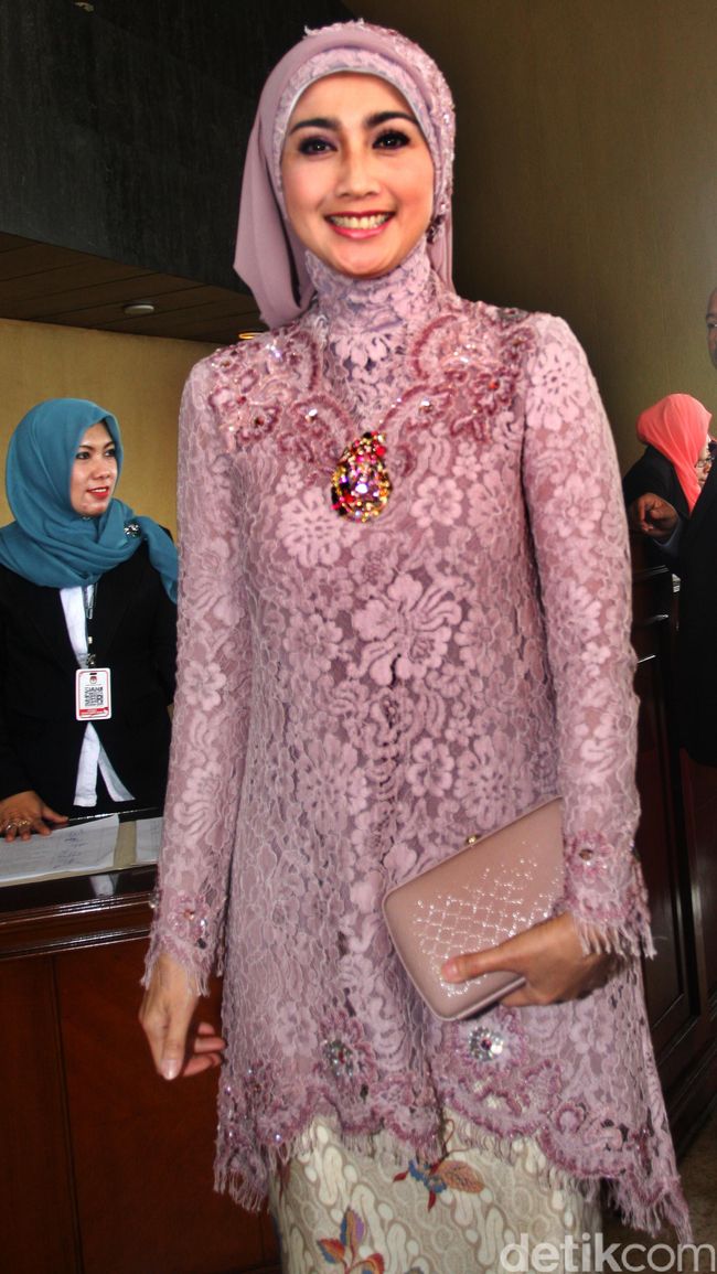 Desy Ratnasari Mengeluh ke Menteri Nadiem Makarim, Ada Apa?