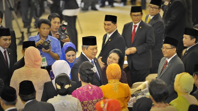 Prinsip musyawarah yang indikatornya melalui jalan tengah bukan dengan menguasai semuanya perlu disikapi secara kreatif.