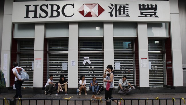 HSBC akan memberhentikan 50 ribu karyawan. Itu dilakukan untuk efisiensi dan penjualan sejumlah banknya demi fokus di pasar Asia.