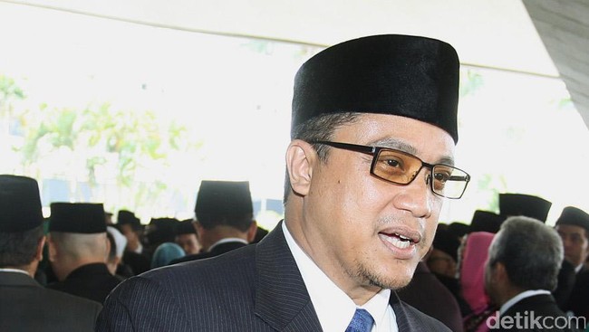 Para anggota Komisi IX DPR memprotes ketidakhadiran Hanif Dhakiri dalam rapat Komisi IX bersama Kemenaker dan BPJS Ketenagakerjaan.