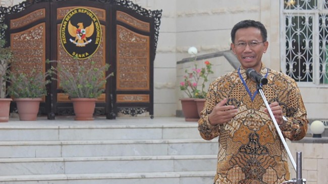 Situasi politik dan keamanan yang kian memanas di Yaman menyebabkan beberapa santri asal Indonesia harus mengungsi ke kantor Kedutaan Besar Indonesia di sana.