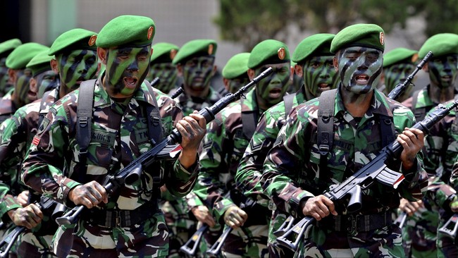 Mabes TNI bakal mempelajari putusan Mahkamah Konsitusi (MK) soal KPK berwenang mengusut kasus korupsi militer atau TNI.