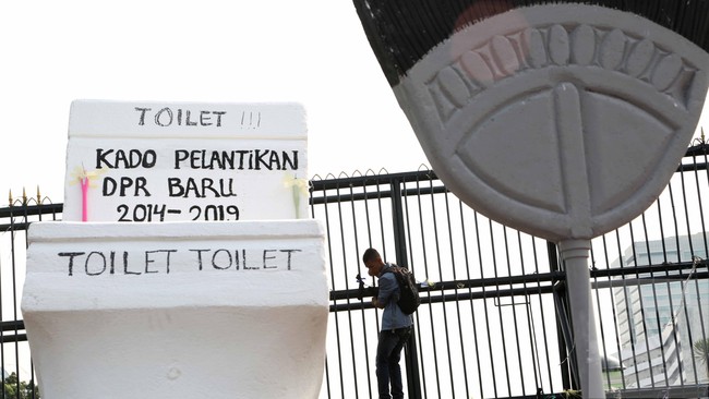 Anggota Badan Urusan Rumah Tangga (BURT) Hazrul Azwar berjanji akan mencari tahu soal anggaran itu sebelum menentukan sikap.