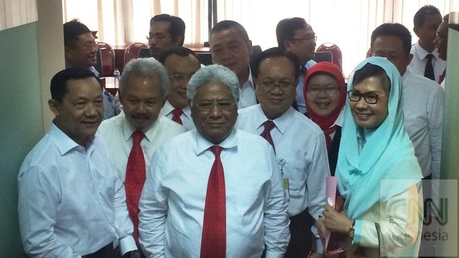Karen Agutiawan resmi tak lagi menjadi Dirut Pertamina. Namun Kementerian BUMN hanya menunjuk dirut pelaksana tugas sementara M Husain sebagai penggantinya.