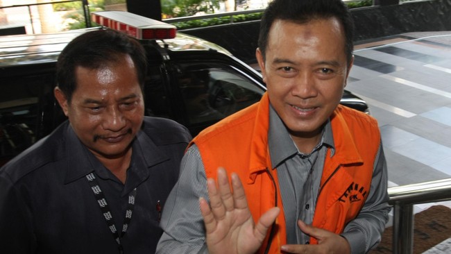 Jeratan pidana pencucian uang yang disangkakan KPK kepada Bupati Karawang Nonaktif Ade Swara dibantah. Ade mengaku hartanya sudah ada sejak zaman Belanda.
