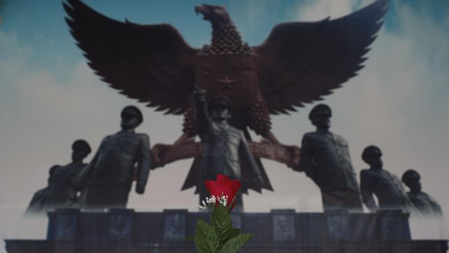 Monumen Pancasila Sakti saat persiapan peringatan Kesaktian Pancasila, Lubang Buaya, Jakarta, Selasa (30/9).